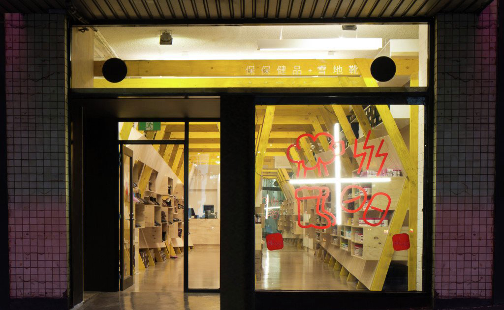 南京專業(yè)女裝店裝修公司 商場(chǎng)女裝店設(shè)計(jì)要突出